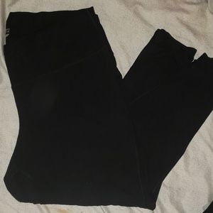 Old Navy Active Leggings with criss cross Bottom.